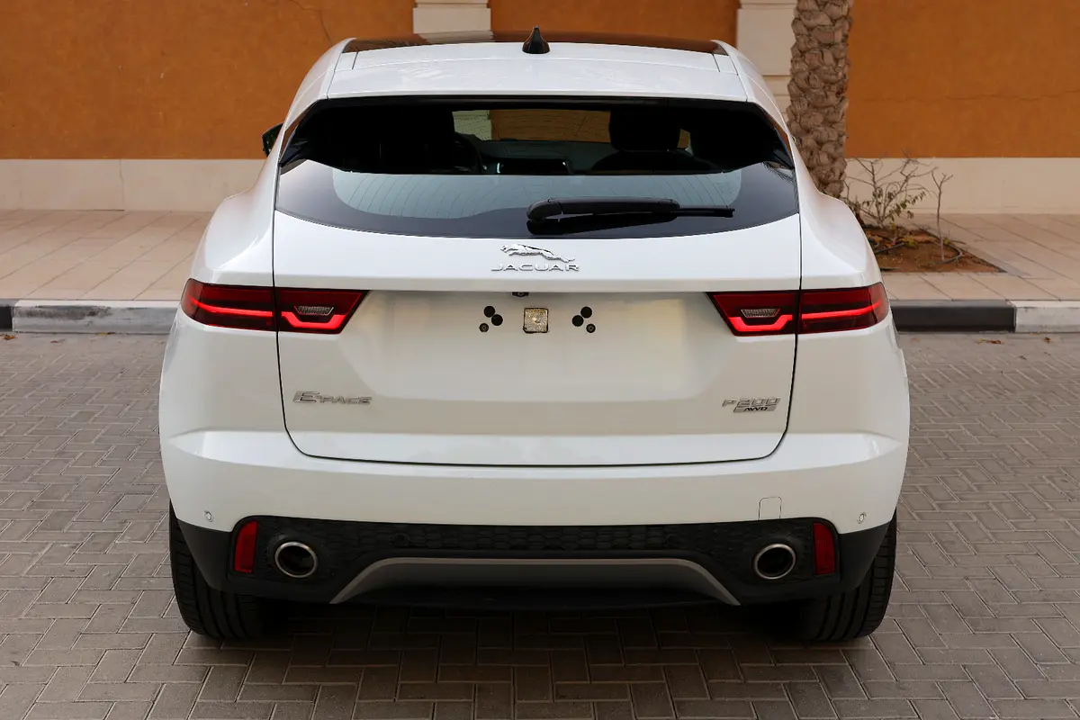 JAGUAR E-PACE P200 AWD ( S PLUS ) - GCC SPECS - ACCIDENT FREE - UNDER WARRANTY - - Thumbnail 8