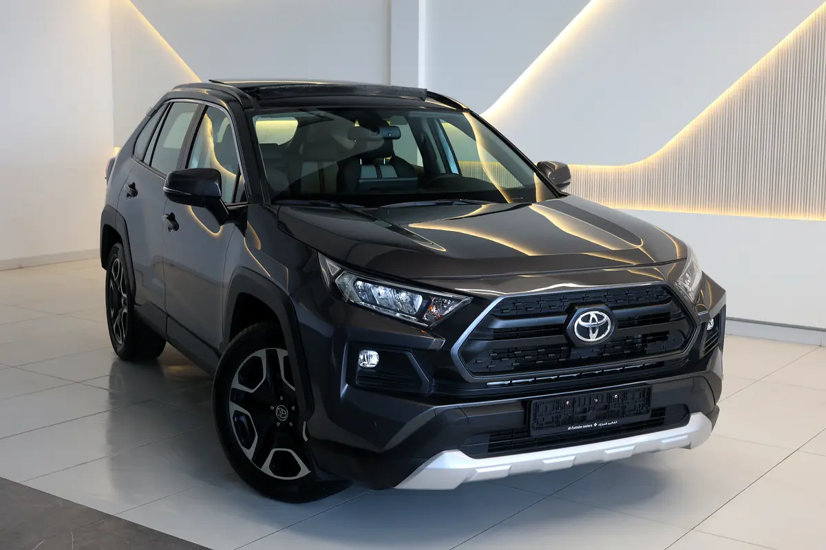 RAV4 ADVENTURE 4WD - GCC SPECS - ACCIDENT FREE - FULL SERVICE HISTORY - UNDER WARRANTY - - Thumbnail 2
