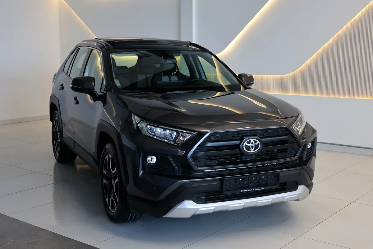 RAV4 ADVENTURE 4WD - GCC SPECS - ACCIDENT FREE - FULL SERVICE HISTORY - UNDER WARRANTY - - Thumbnail 4