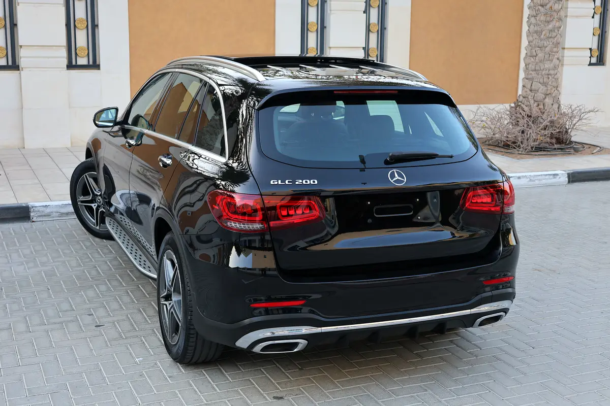 GLC200 AMG - GCC SPECS - UNDER WARRANTY - FULL SERVICE HISTORY - ACCIDENT FREE - Thumbnail 5