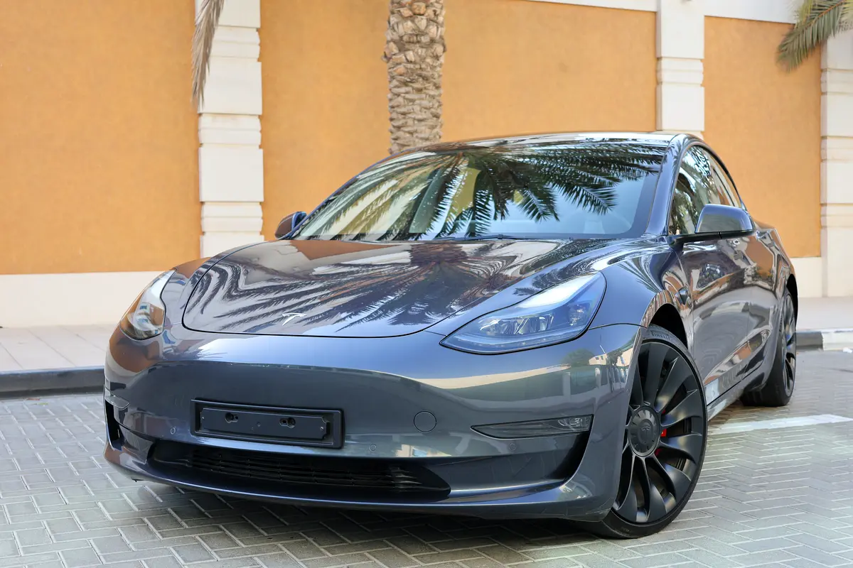 TESLA MODEL 3 PERFORMANCE - GCC SPECS - UNDER WARRANTY - FULL SERVICE HISTORY - ACCIDENT FREE -