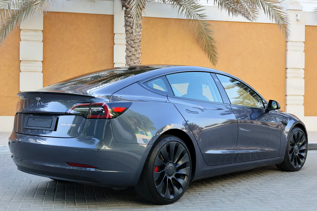 TESLA MODEL 3 PERFORMANCE - GCC SPECS - UNDER WARRANTY - FULL SERVICE HISTORY - ACCIDENT FREE - - Thumbnail 8