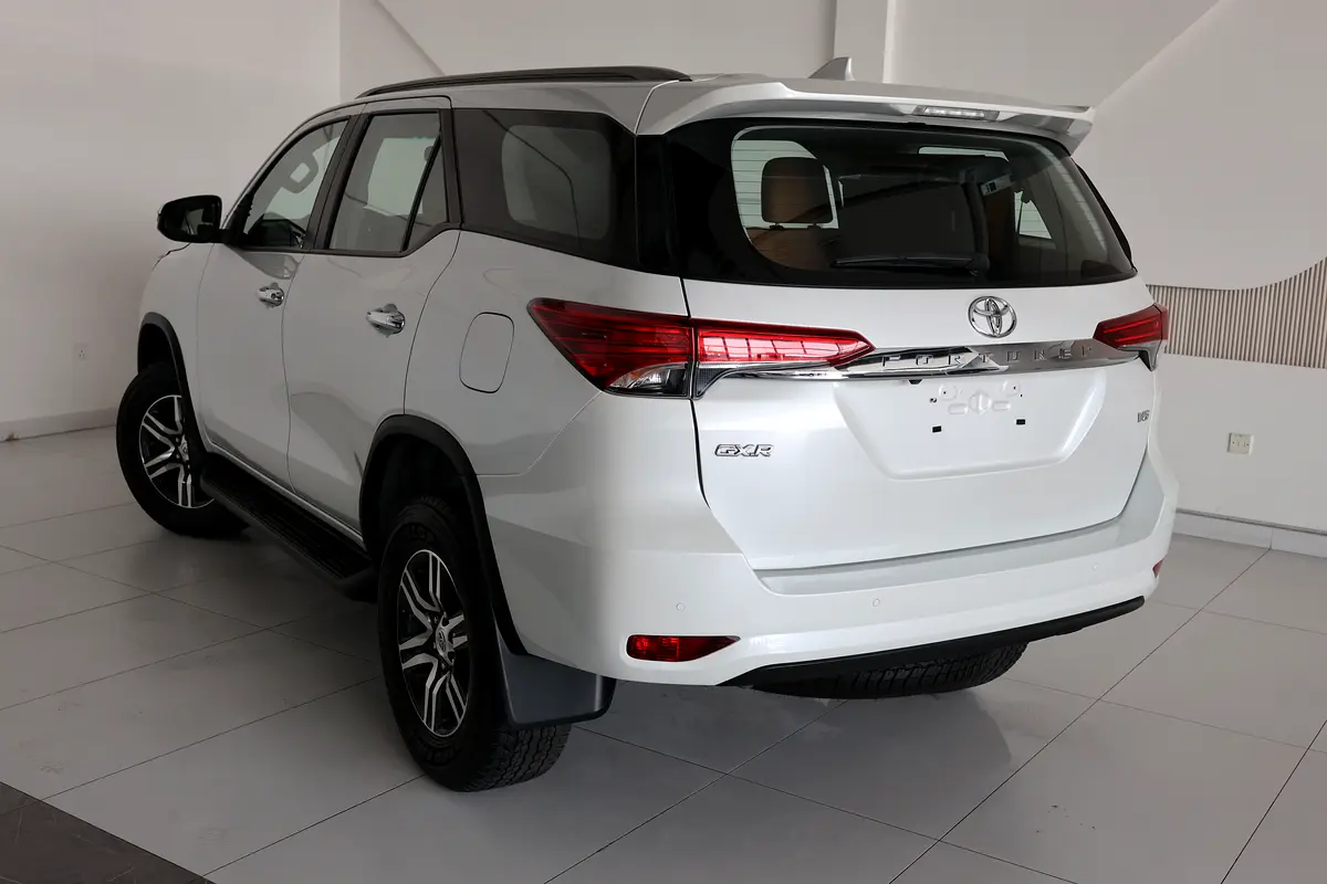 Toyota Fortuner GXR 2023 | GCC Specs | Low Mileage 46000km-Pristine Conditiom - Thumbnail 3