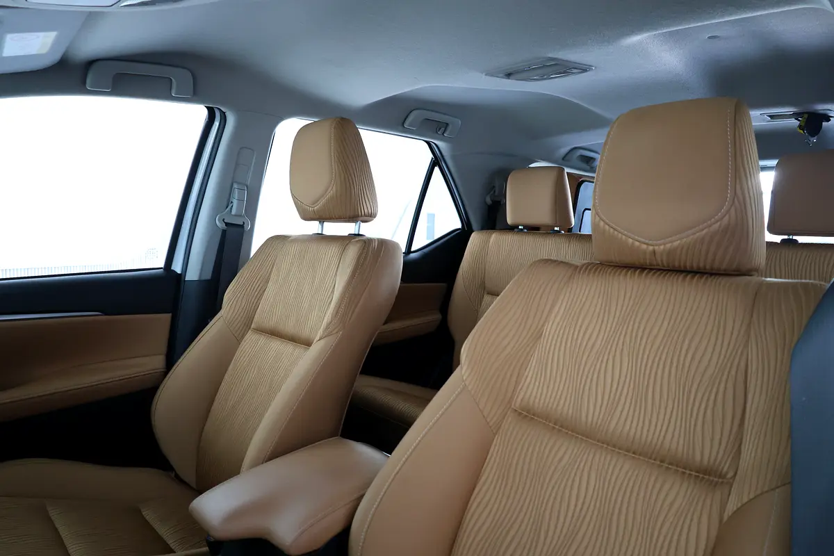 Toyota Fortuner GXR 2023 | GCC Specs | Low Mileage 46000km-Pristine Conditiom - Thumbnail 10
