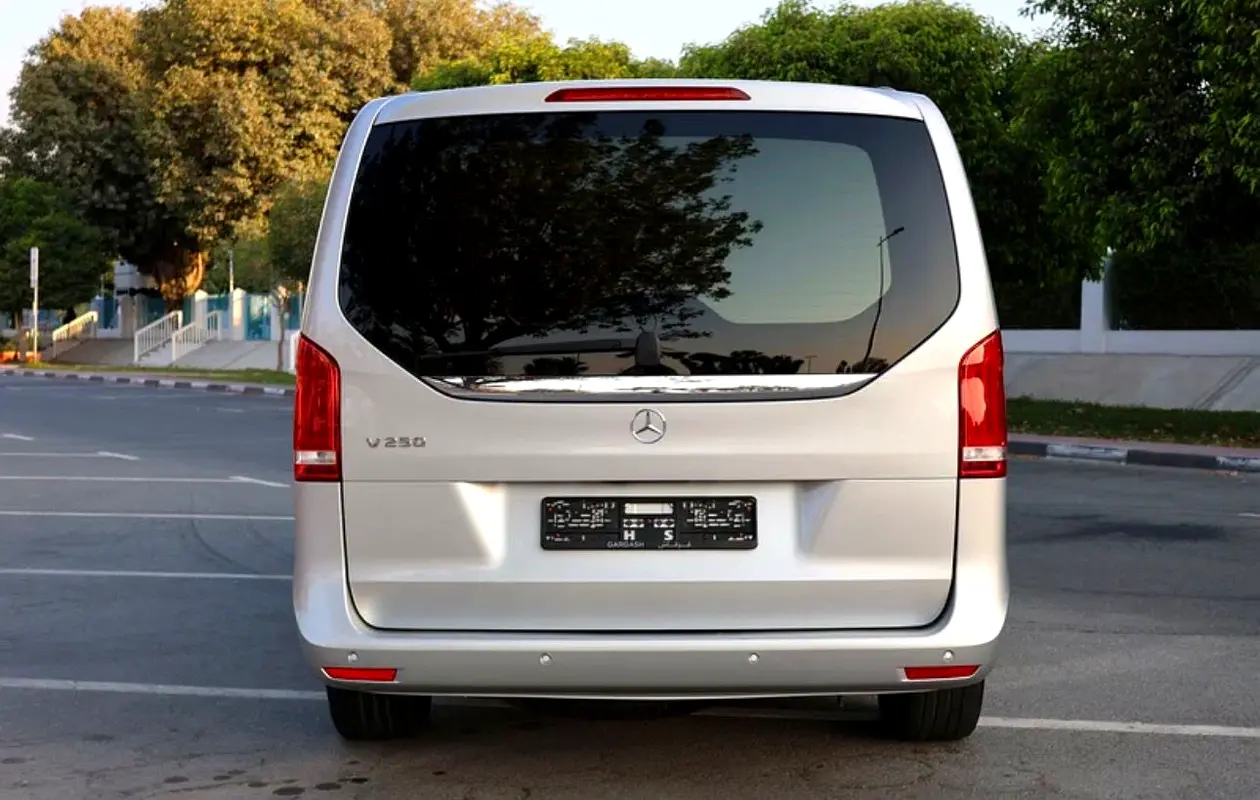 V250 - GCC SPECS - ACCIDENT FREE - FULL SERVICE HISTORY - UNDER WARRANTY - EXCELENT CONDITION - - Thumbnail 7