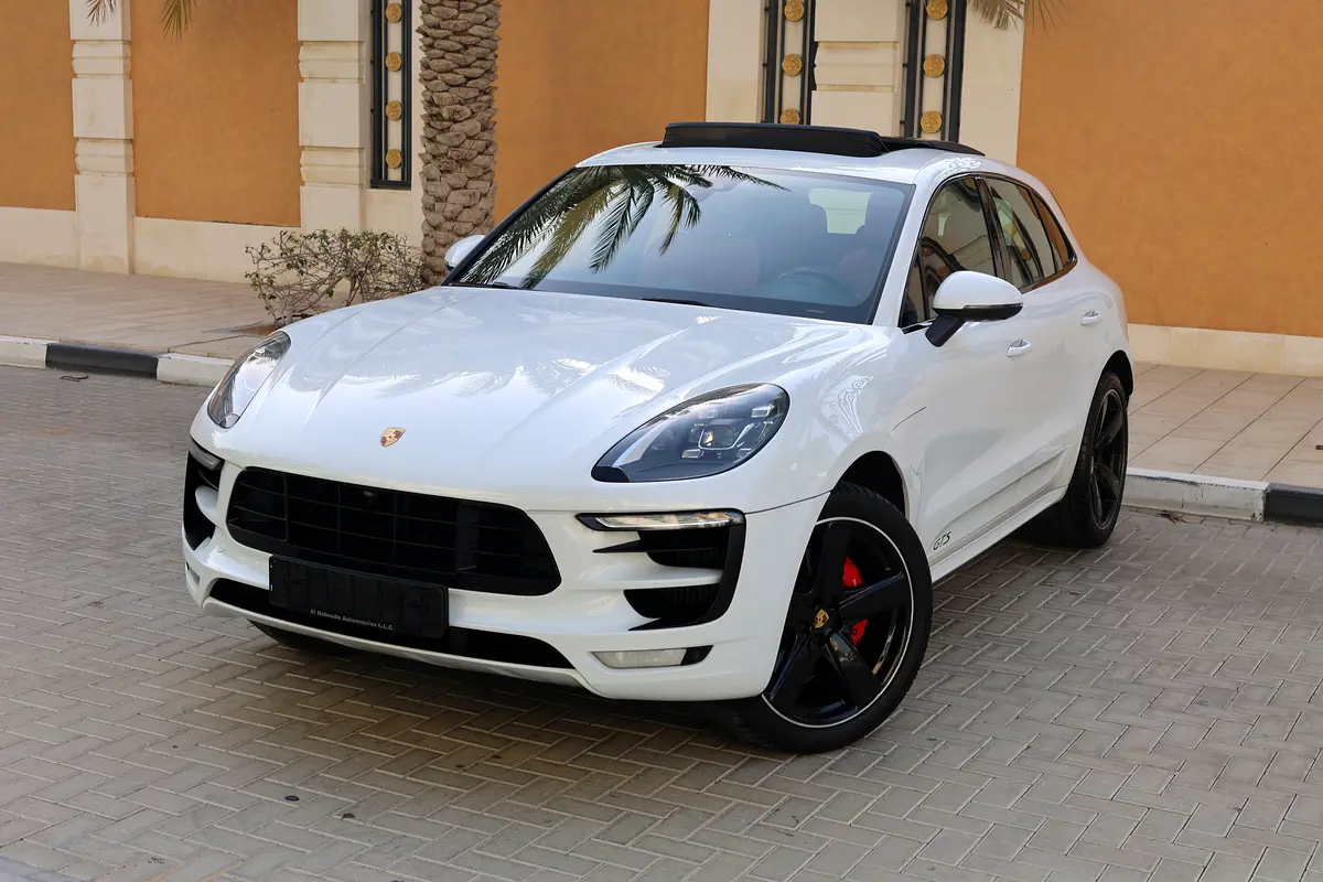 The Porsche Cayenne  UNDER WARRANTY FROM PORSCHE - ACCIDENT FREE - FULL SERVICE HISTORY FROM AGENCY