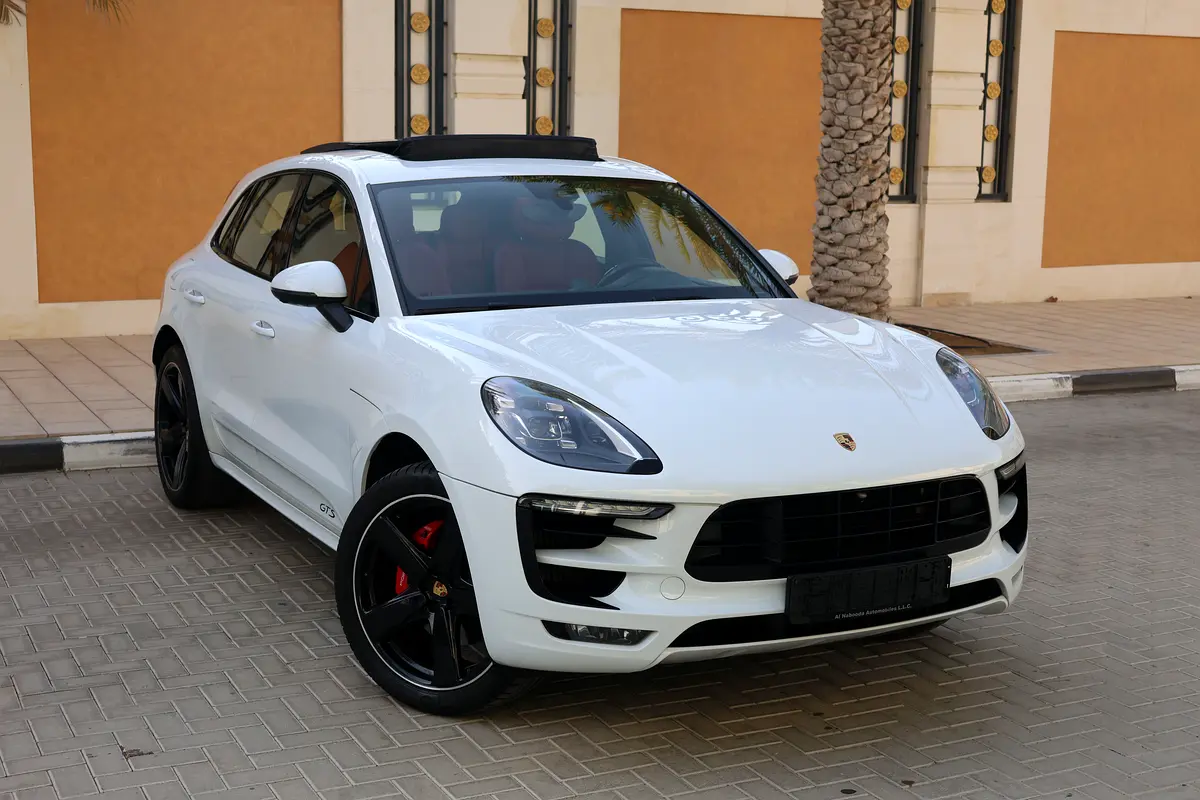 The Porsche Cayenne  UNDER WARRANTY FROM PORSCHE - ACCIDENT FREE - FULL SERVICE HISTORY FROM AGENCY - Thumbnail 2