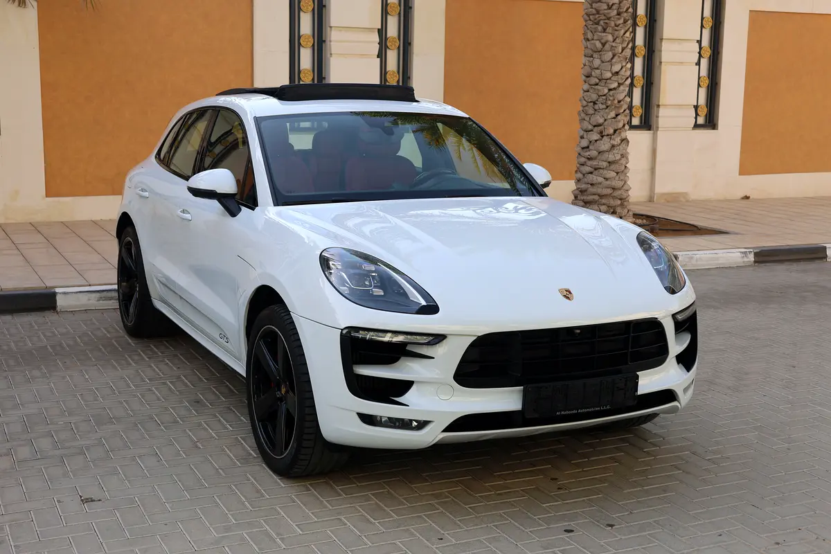 The Porsche Cayenne  UNDER WARRANTY FROM PORSCHE - ACCIDENT FREE - FULL SERVICE HISTORY FROM AGENCY - Thumbnail 4