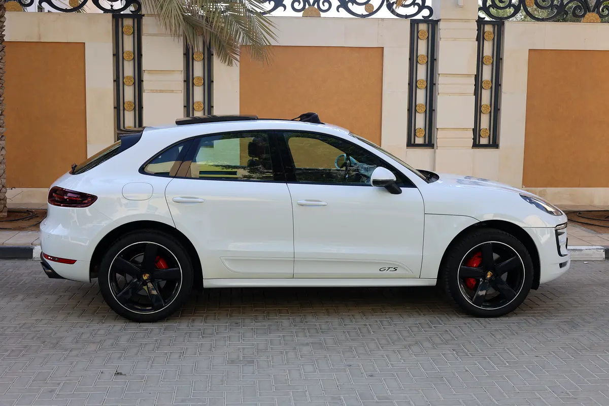 The Porsche Cayenne  UNDER WARRANTY FROM PORSCHE - ACCIDENT FREE - FULL SERVICE HISTORY FROM AGENCY - Thumbnail 9
