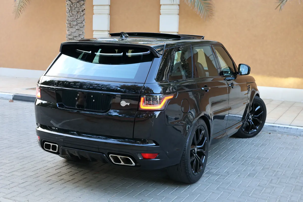 Range Rover Sport -2020-142000KM-GCC SPECS-EXCELLENT CONDITION SVR KIT at agency fix - Thumbnail 4