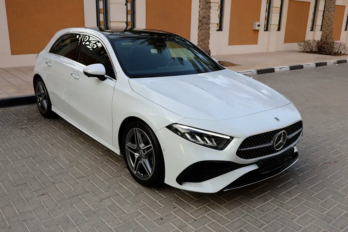Mercedes-Benz A200 AMG-2024-11000KM-GCC SPECS- UNDER WARRANTY  SERVICE CONTRACT available black as w