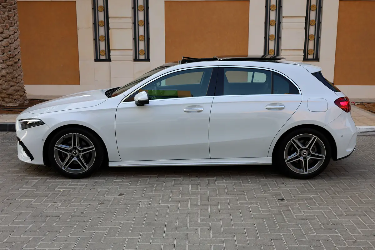Mercedes-Benz A200 AMG-2024-11000KM-GCC SPECS- UNDER WARRANTY  SERVICE CONTRACT available black as w - Thumbnail 5