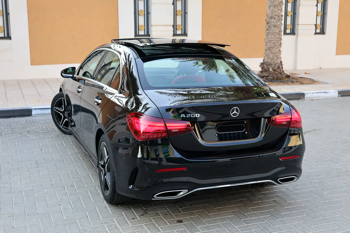 A200 AMG - GCC SPECS - UNDER WARRANTY / SERVICE CONTRACT 105,000 KM FROM GARGASH - ACCIDENT FREE - - Thumbnail 5