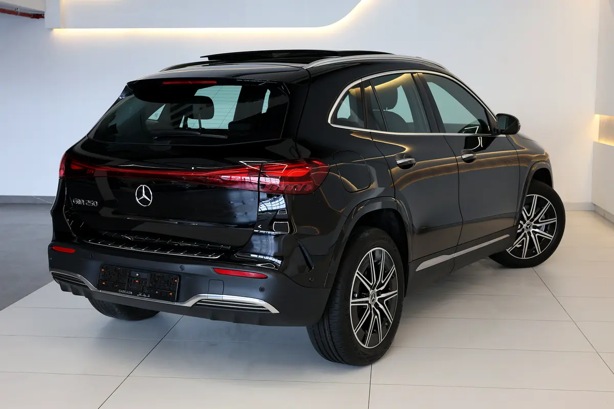 Mercedes-Benz EQA 250 AMG 2025 -15000km- GCC Specs -UNDER WARRANTY &amp; SERVICE- Brand New - Thumbnail 4