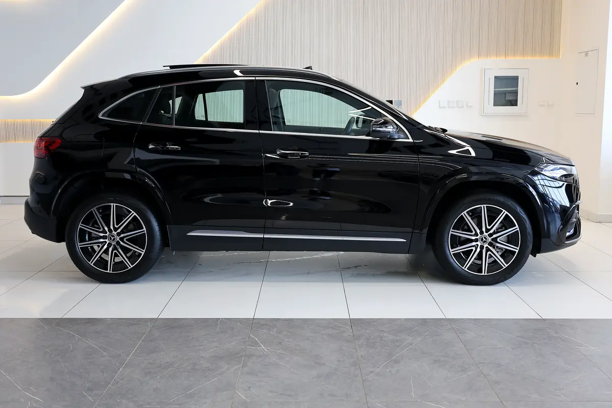 Mercedes-Benz EQA 250 AMG 2025 -15000km- GCC Specs -UNDER WARRANTY &amp; SERVICE- Brand New - Thumbnail 7