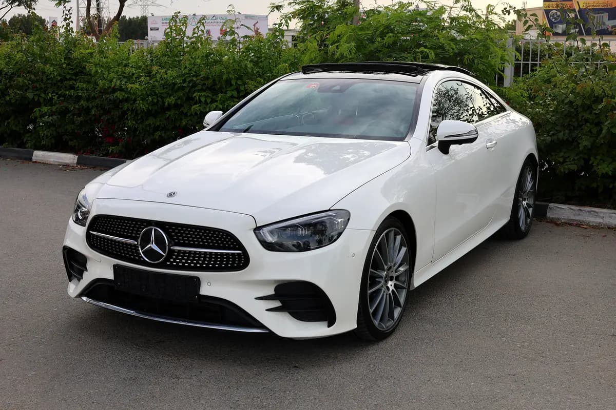 E200 COUPE - GCC SPECS - UNDER WARRANTY - FULL SERVICE HISTORY - ACCIDENT FREE - - Thumbnail 3