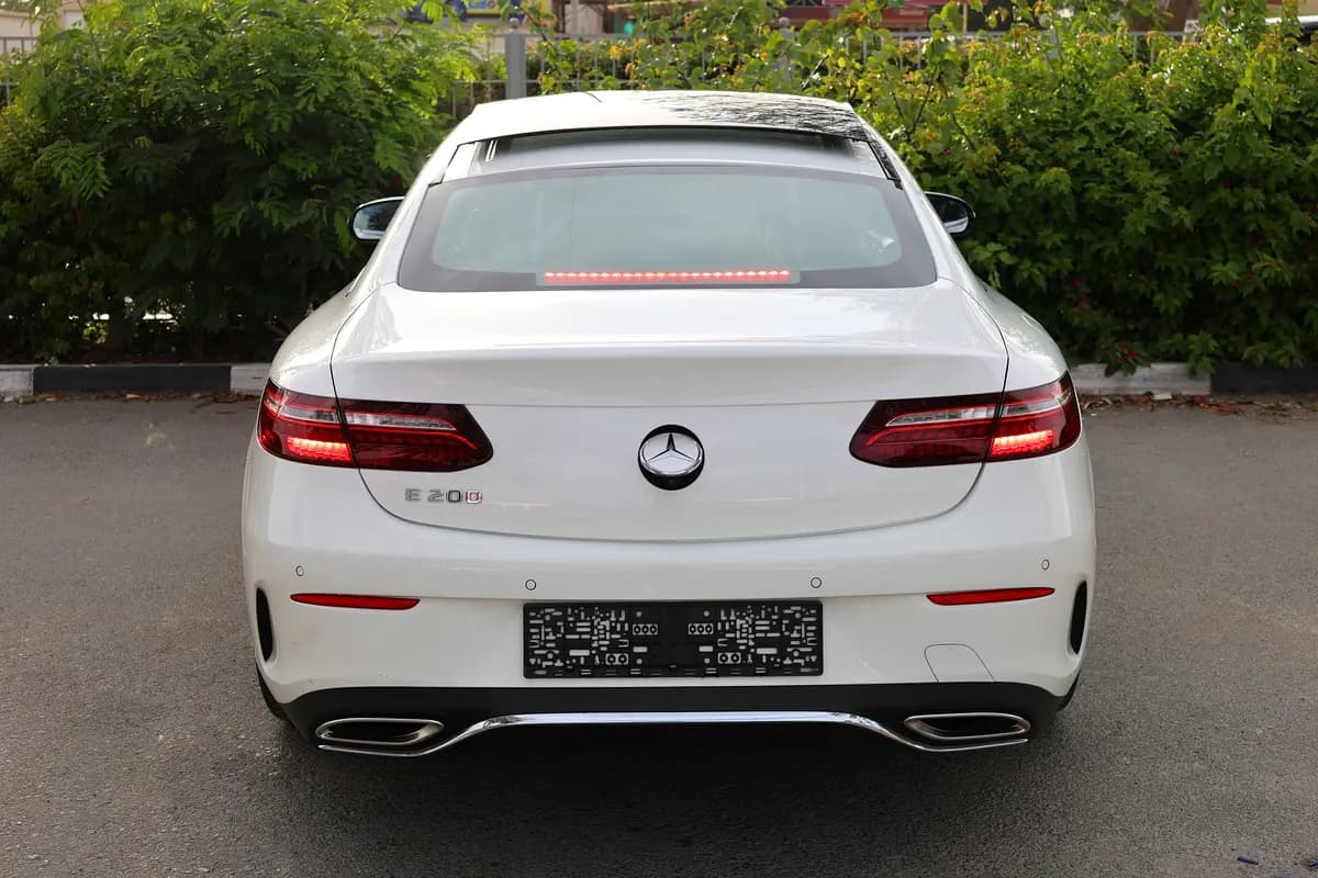 E200 COUPE - GCC SPECS - UNDER WARRANTY - FULL SERVICE HISTORY - ACCIDENT FREE - - Thumbnail 8
