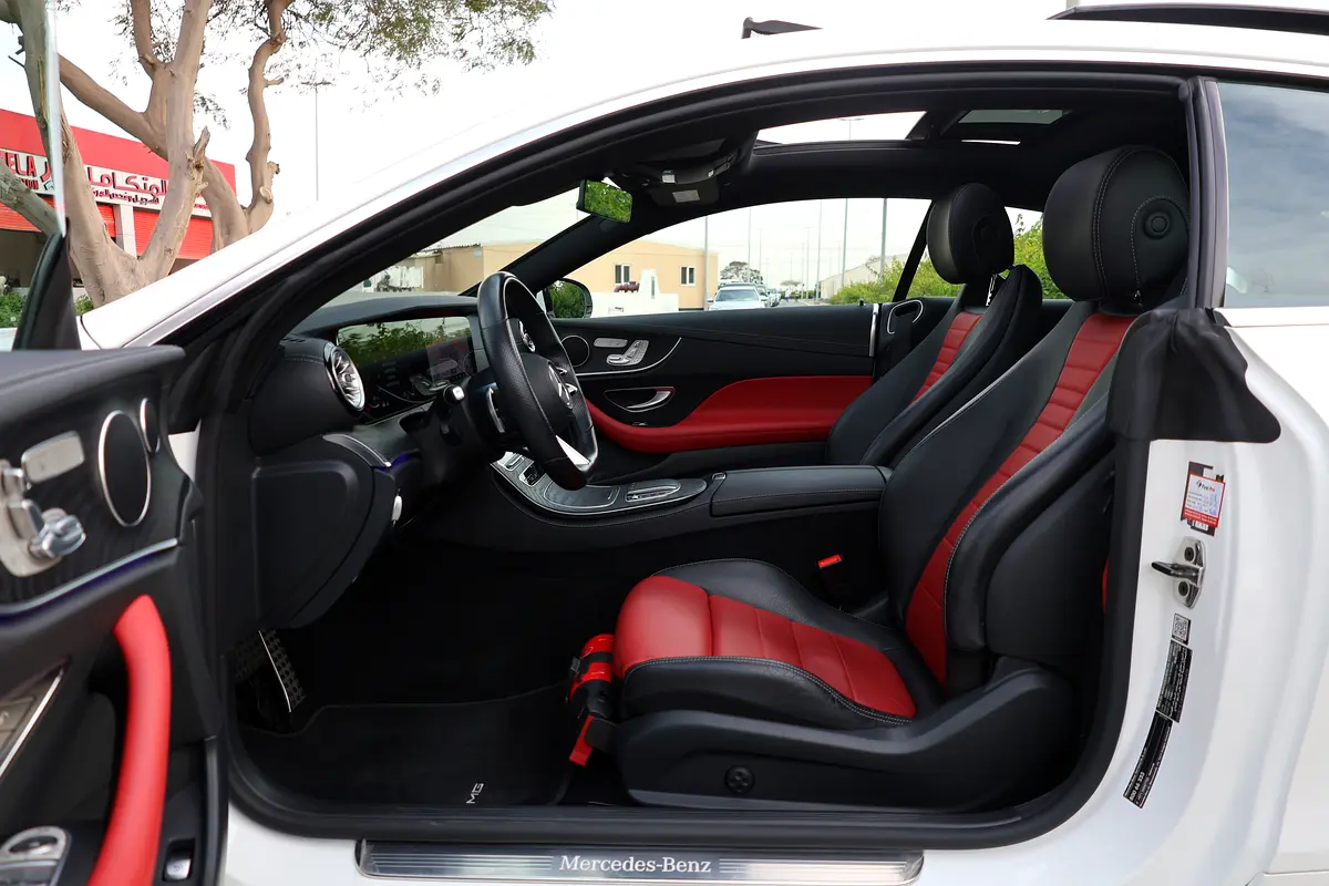 E200 COUPE - GCC SPECS - UNDER WARRANTY - FULL SERVICE HISTORY - ACCIDENT FREE - - Thumbnail 10