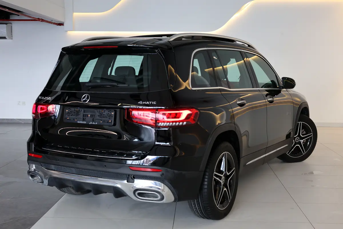 2023 Mercedes-Benz GLB 250 4MATIC | GCC Specs | Low Mileage 46000km-UNDER WARRANTY  SERVICE - Thumbnail 3