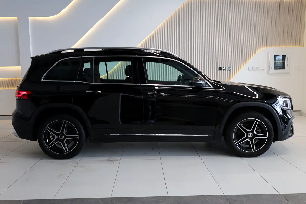 2023 Mercedes-Benz GLB 250 4MATIC | GCC Specs | Low Mileage 46000km-UNDER WARRANTY  SERVICE - Thumbnail 7