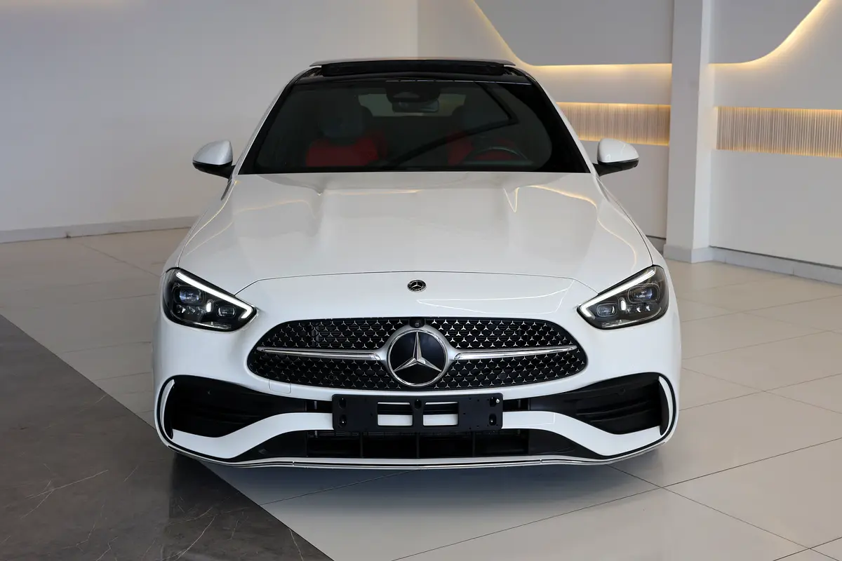 Pristine 2023 Mercedes-Benz C200 | GCC Specs | Low Mileage - Thumbnail 3