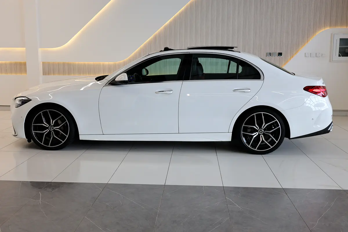 Pristine 2023 Mercedes-Benz C200 | GCC Specs | Low Mileage - Thumbnail 5