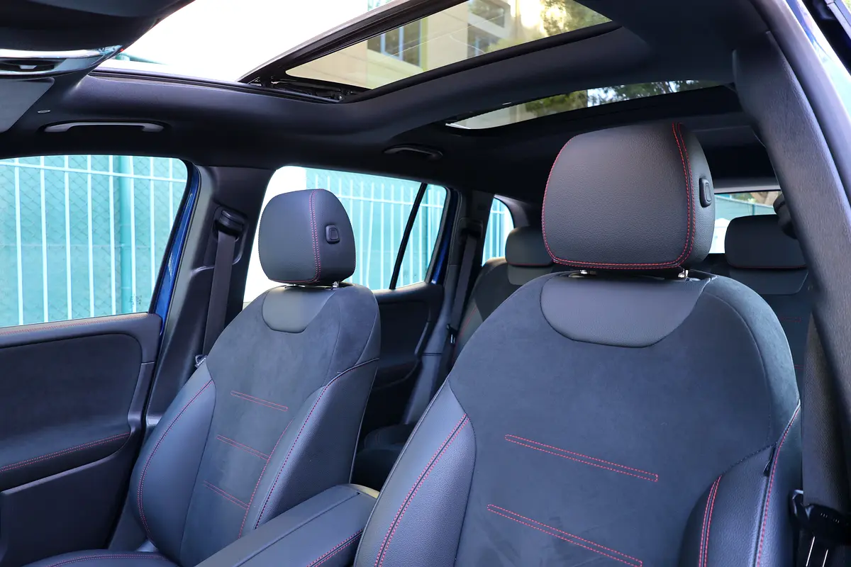 2025 Mercedes-Benz EQB 350 4MATIC-5700KM - GCC Specs-UNDER WARRANTY  SERVICE- - Brand New - Thumbnail 10