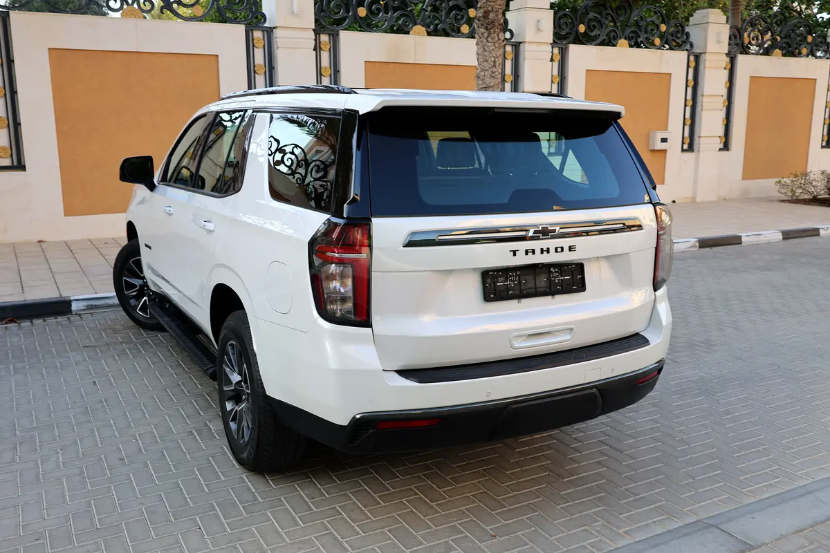 CHEVROLET TAHOE Z71-2022-76000KM-GCC SPECS-UNDER WARRANTY -EXCELLENT CONDITION - Thumbnail 3