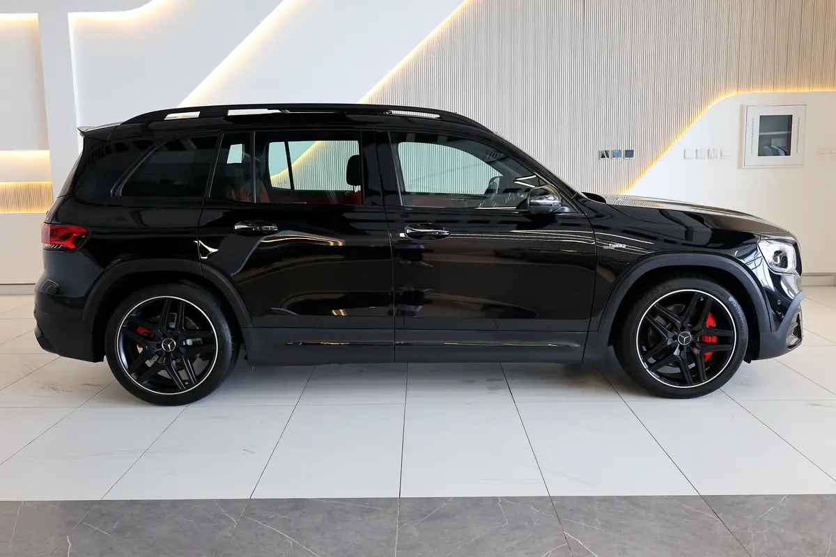 2023 Mercedes-Benz GLB 35 AMG - 3500KM-GCC Specs -Under warranty  service- Pristine Condition - Thumbnail 7
