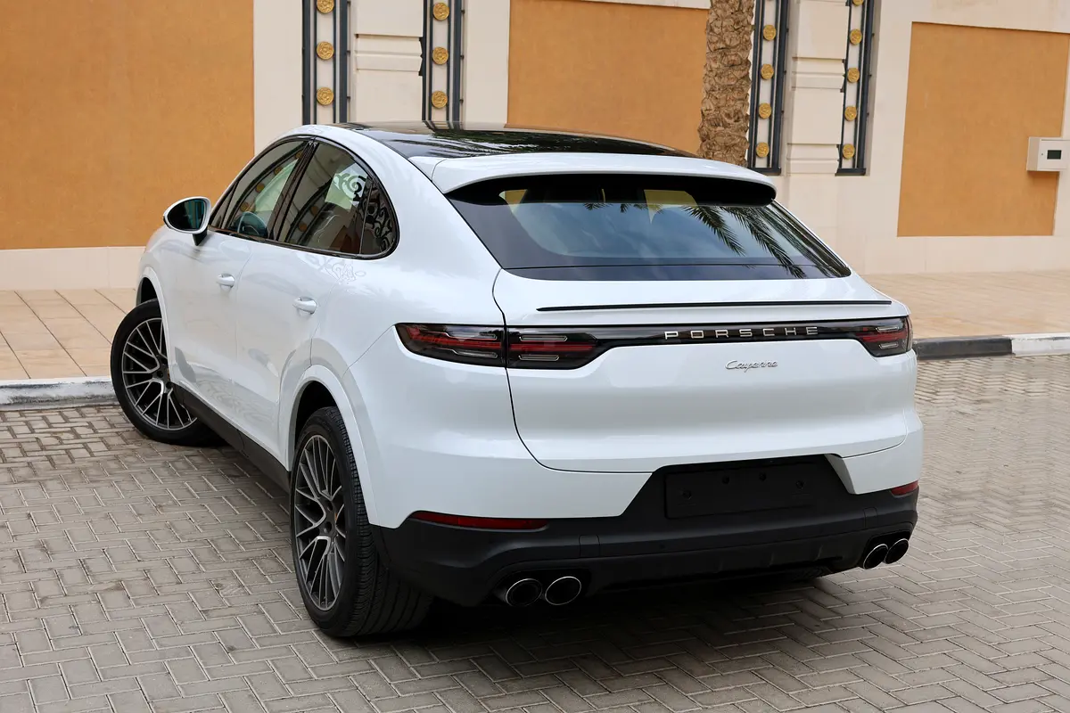 2020 Porsche Cayenne Coupe -122000KM-GCC Specs - Excellent Condition under Porsche warranty - Thumbnail 4