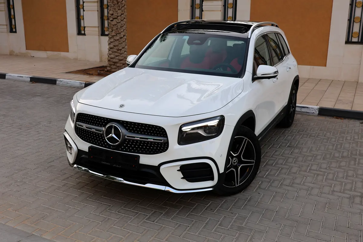 MERCEDES-BENZ GLB 250-2025-8000KM-GCC SPECS-UNDER WARRANTY  SERVICE FROM MRCEDES DEALER - Thumbnail 2