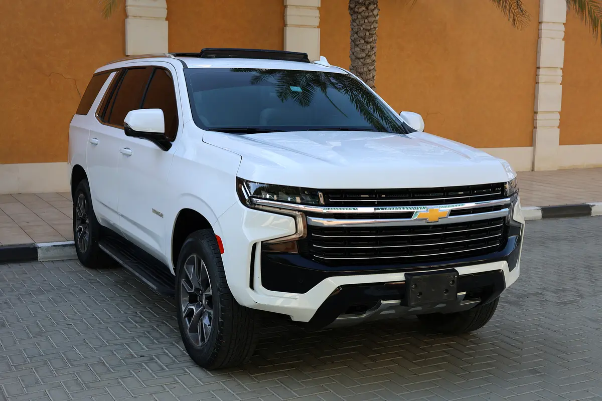 CHEVROLET TAHOE LT 4WD 5.3L V8 - GCC SPECS - UNDER WARRANTY / SERVICE 21-10-2027 - ACCIDENT FREE - - Thumbnail 4