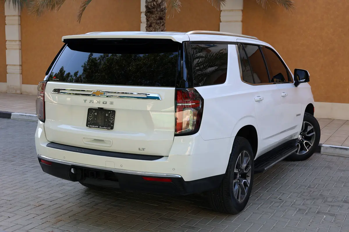 CHEVROLET TAHOE LT 4WD 5.3L V8 - GCC SPECS - UNDER WARRANTY / SERVICE 21-10-2027 - ACCIDENT FREE - - Thumbnail 6