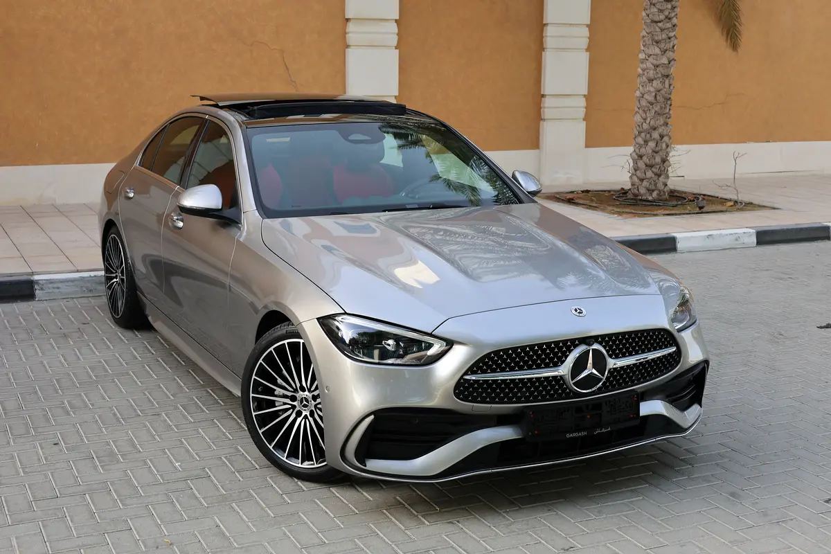 Mercedes C200 -Premium Plus 2024-12,000KM-GCC SPECS-UNDER WARRANTY-SERVICE CONTRACT