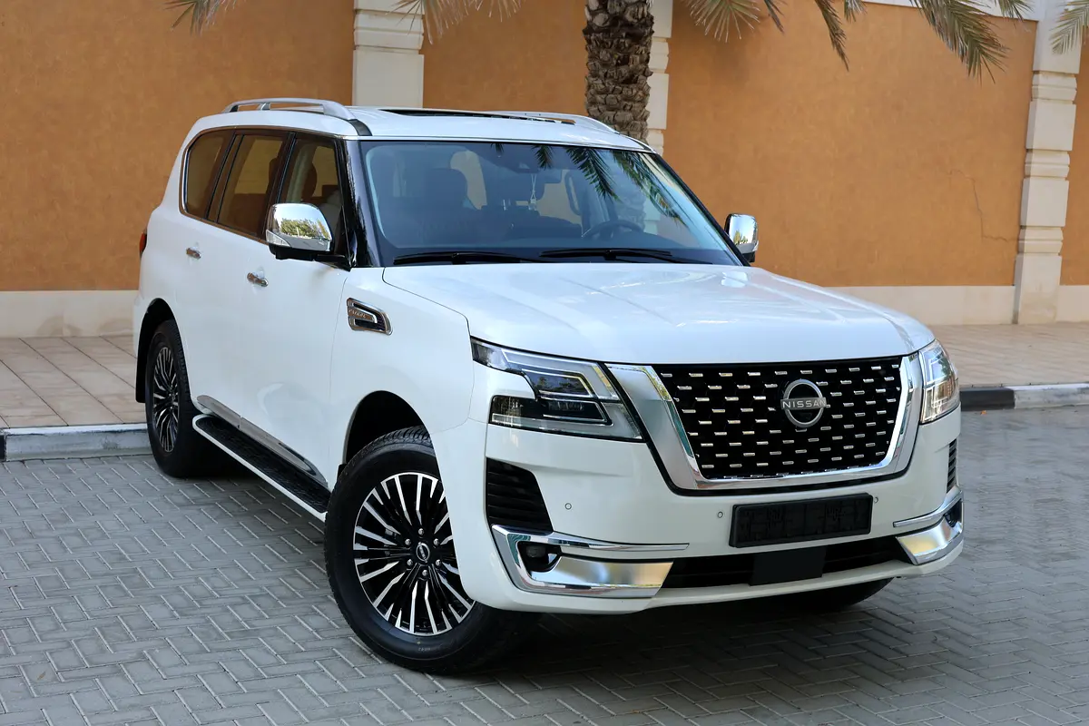 PATROL V6 SE PLATINUM - GCC SPECS - PPF - WARRANTY AND SERVICE - ACCIDENT FREE - - Thumbnail 2