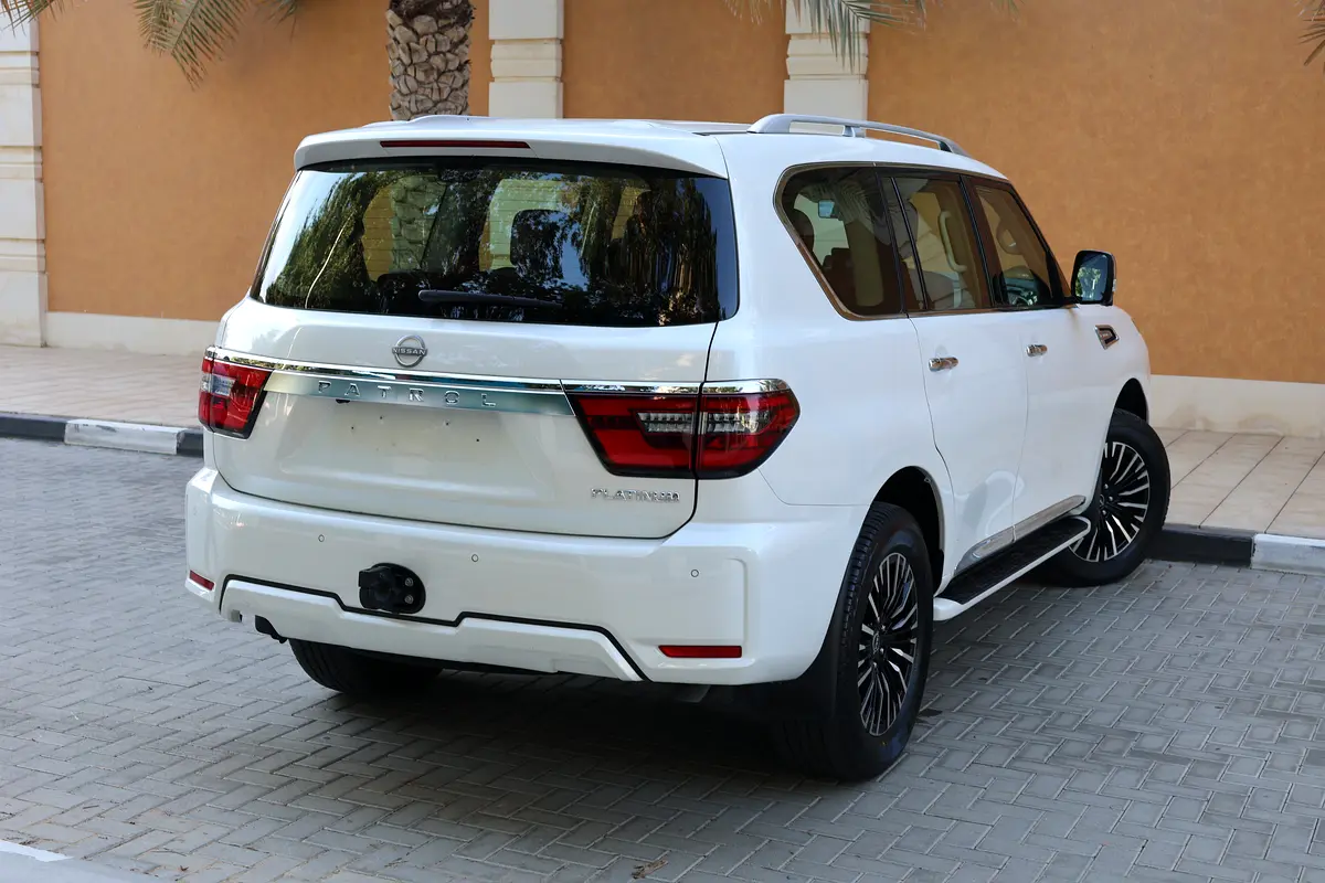 PATROL V6 SE PLATINUM - GCC SPECS - PPF - WARRANTY AND SERVICE - ACCIDENT FREE - - Thumbnail 6