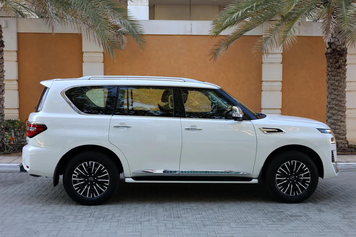 PATROL V6 SE PLATINUM - GCC SPECS - PPF - WARRANTY AND SERVICE - ACCIDENT FREE - - Thumbnail 9