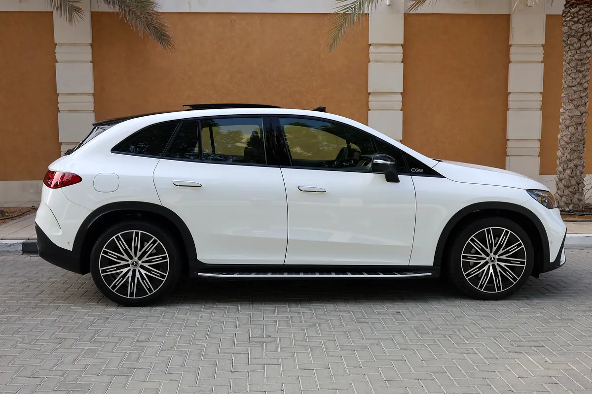 Mercedes-Benz EQE 350 4MATIC 2024 -500km- GCC Specs - Pristine Condition - Thumbnail 7