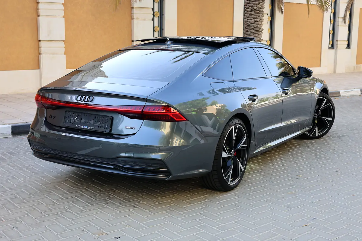 Audi A7 S-Line quattro 2025 GCC Specs-8000KM-UNDER WARRANTY  SERVICE-BRAND NEW - Thumbnail 3
