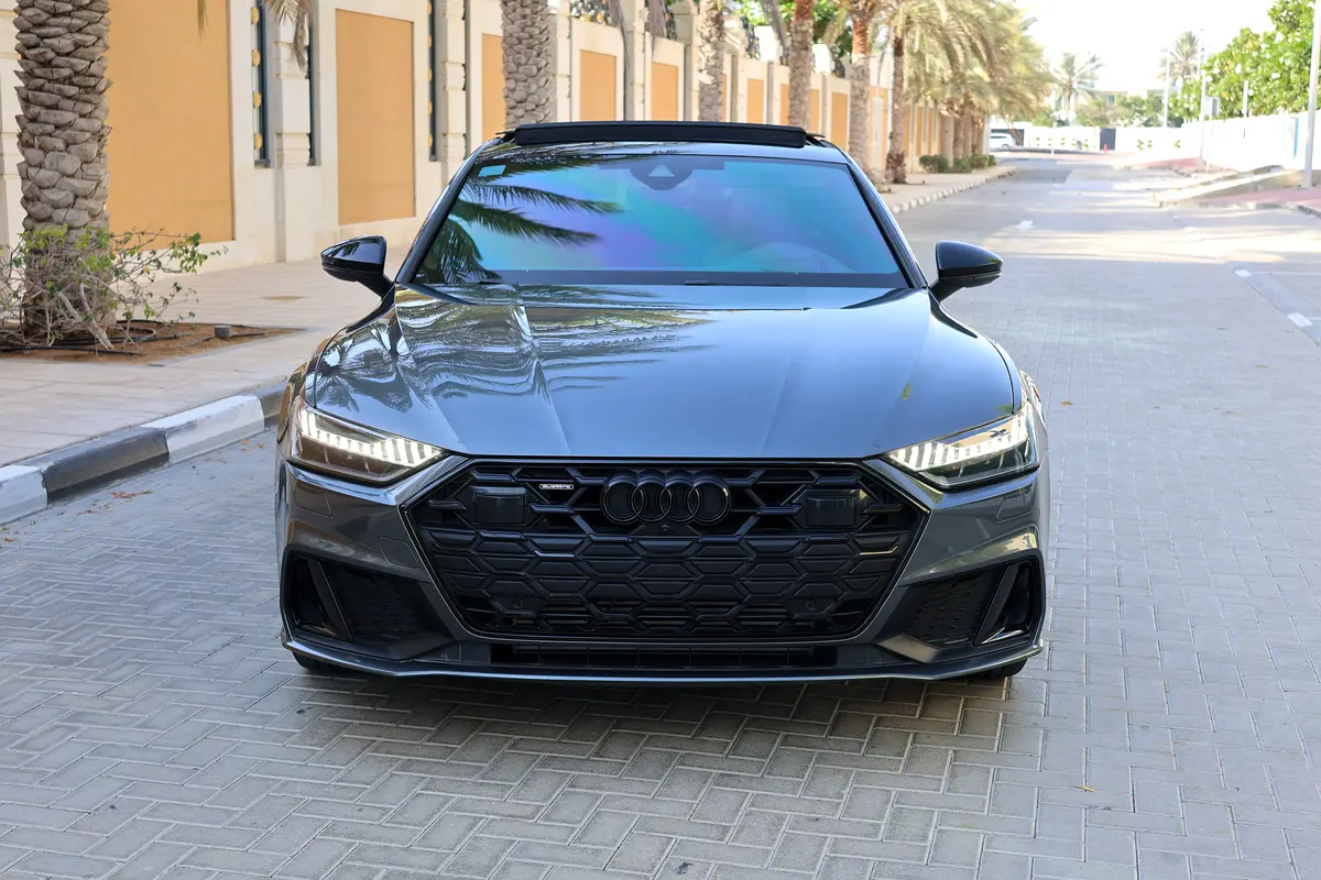 Audi A7 S-Line quattro 2025 GCC Specs-8000KM-UNDER WARRANTY  SERVICE-BRAND NEW - Thumbnail 5