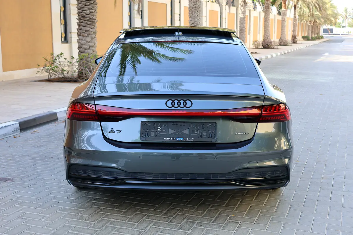 Audi A7 S-Line quattro 2025 GCC Specs-8000KM-UNDER WARRANTY  SERVICE-BRAND NEW - Thumbnail 6