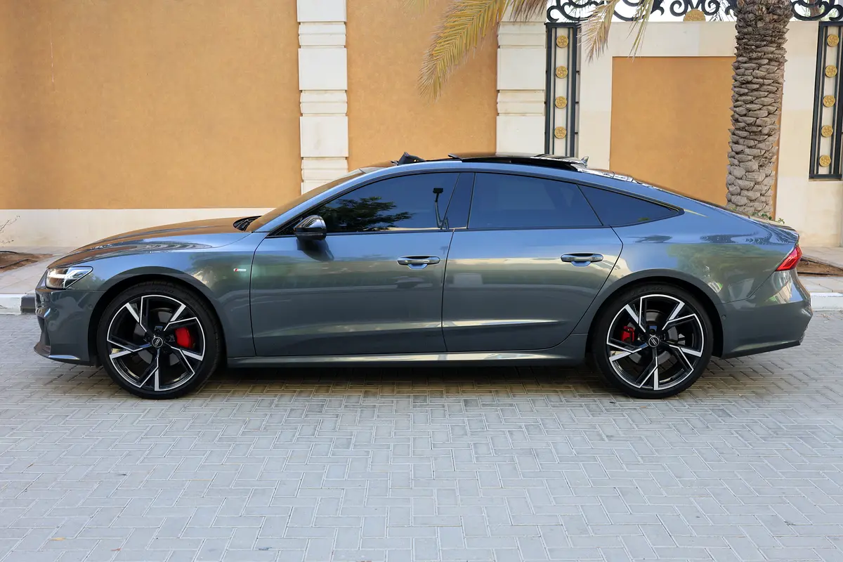 Audi A7 S-Line quattro 2025 GCC Specs-8000KM-UNDER WARRANTY  SERVICE-BRAND NEW - Thumbnail 7