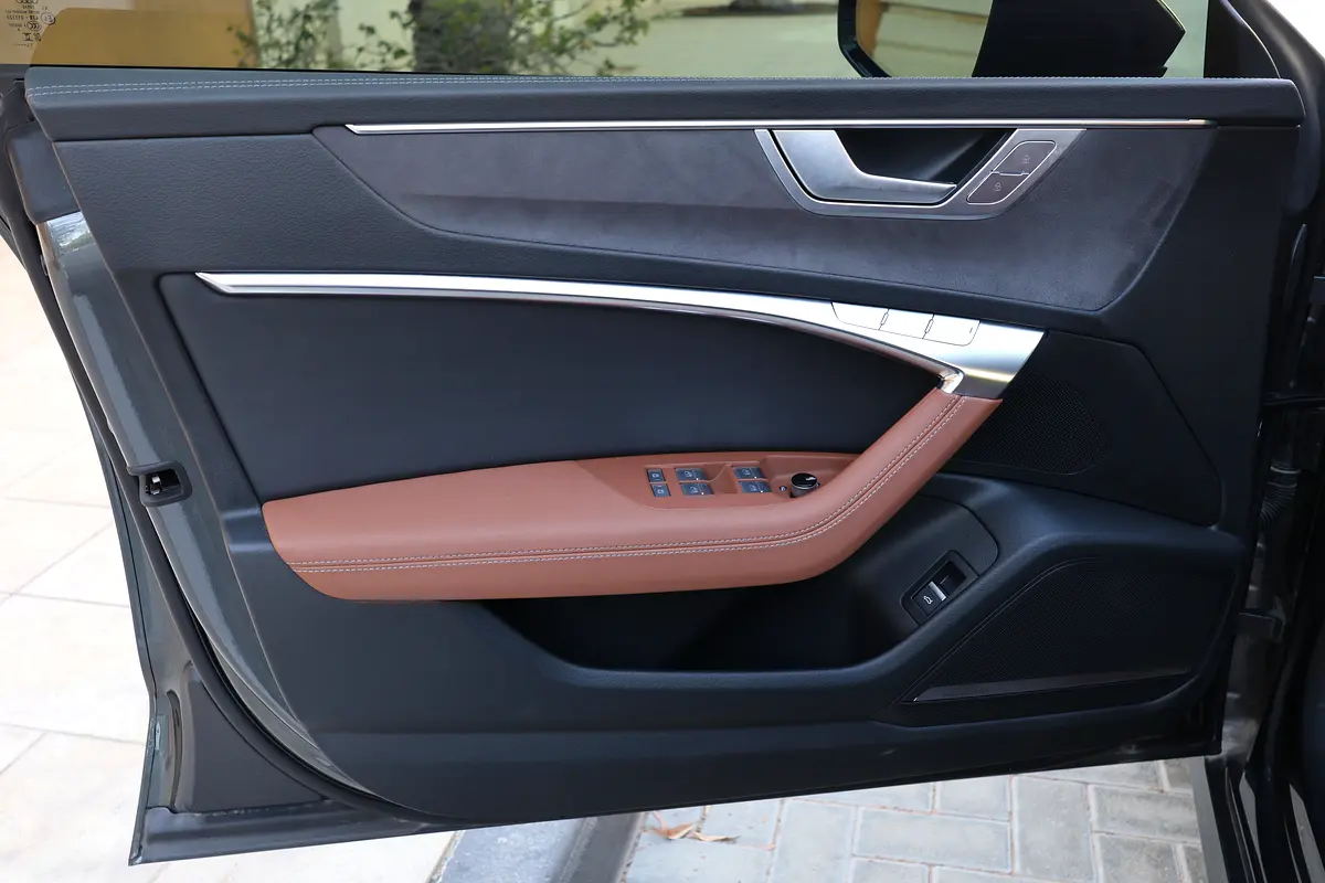 Audi A7 S-Line quattro 2025 GCC Specs-8000KM-UNDER WARRANTY  SERVICE-BRAND NEW - Thumbnail 8