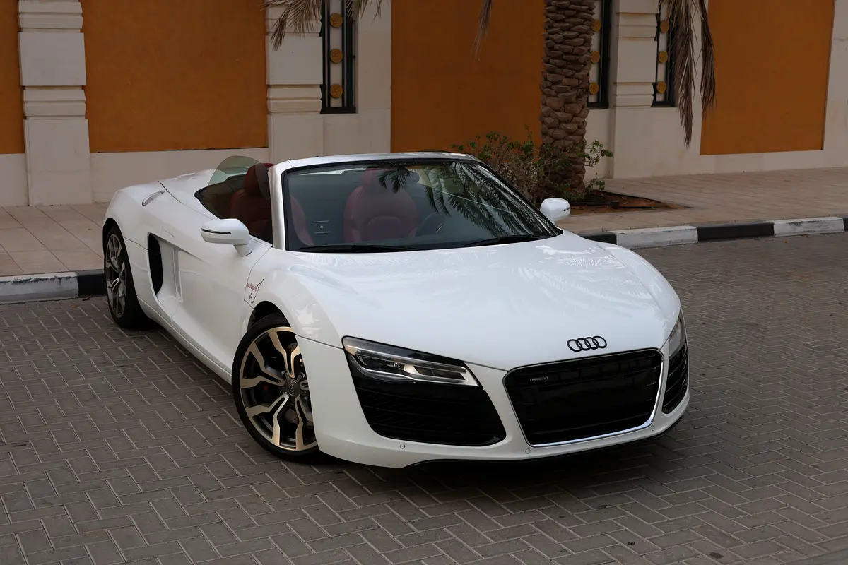 (2016) AUDI- R8 SPYDER -45000KM-GCC SPECS- PERFECT CONDITION - Thumbnail 2