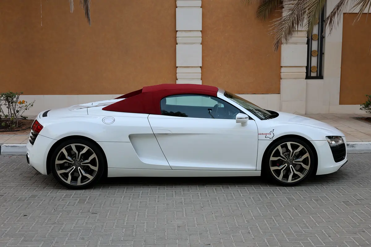 (2016) AUDI- R8 SPYDER -45000KM-GCC SPECS- PERFECT CONDITION - Thumbnail 5