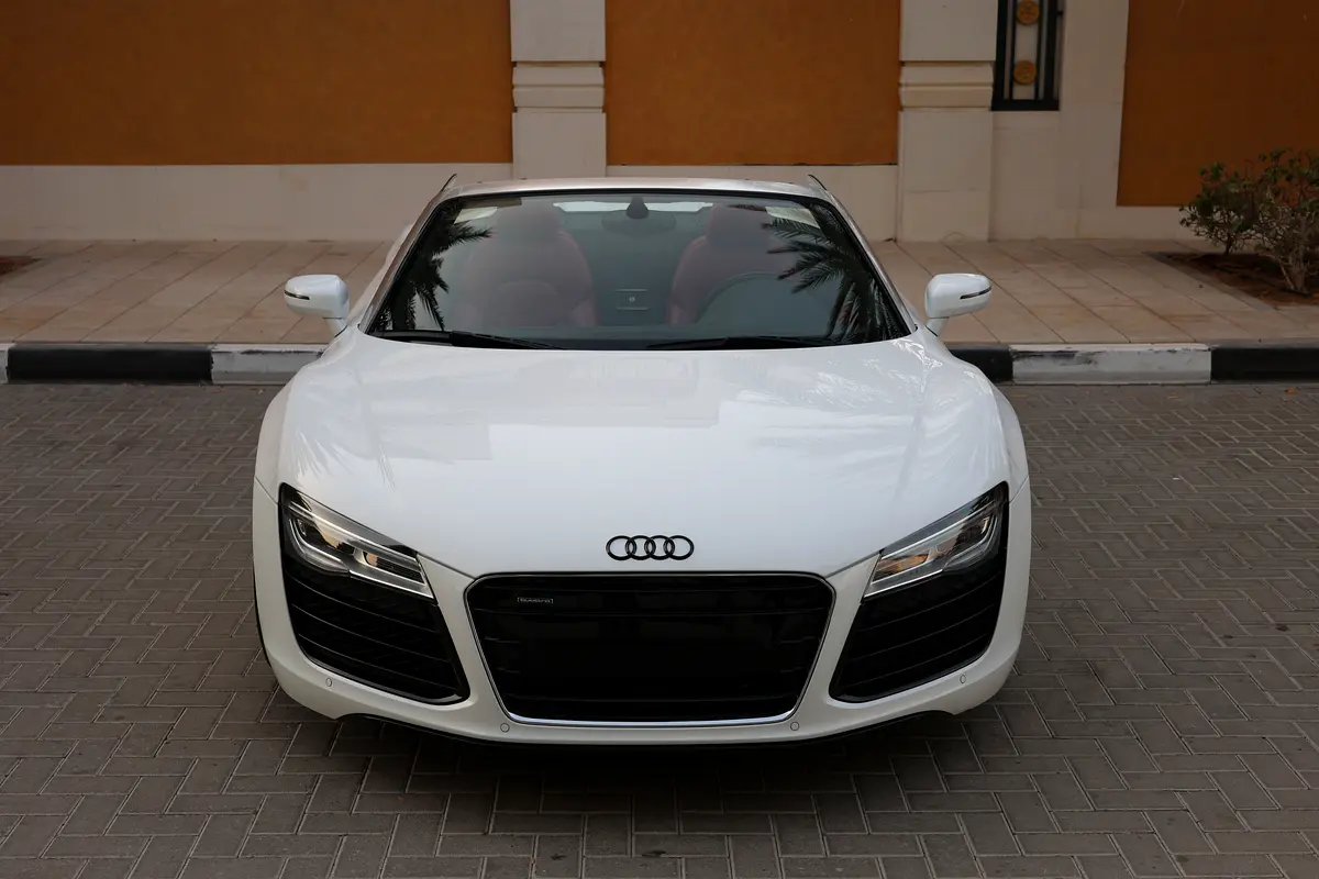 (2016) AUDI- R8 SPYDER -45000KM-GCC SPECS- PERFECT CONDITION - Thumbnail 7