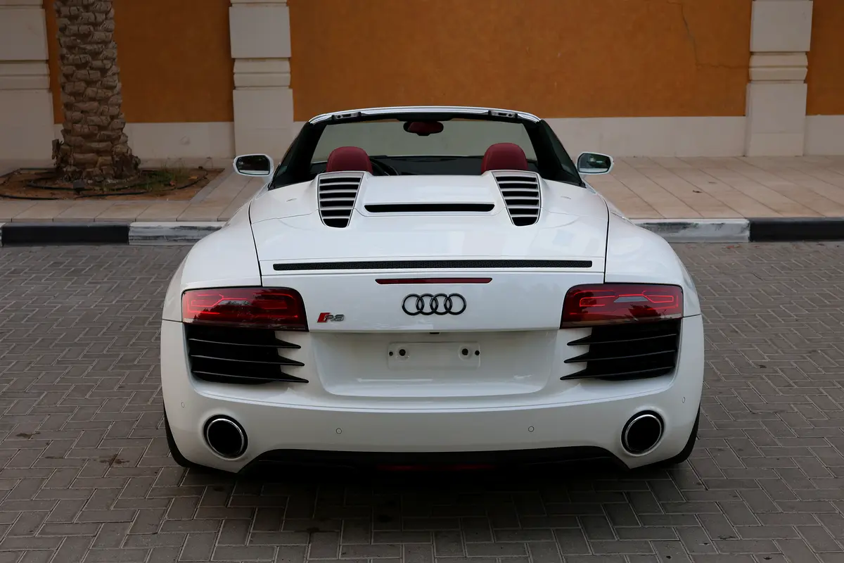 (2016) AUDI- R8 SPYDER -45000KM-GCC SPECS- PERFECT CONDITION - Thumbnail 8