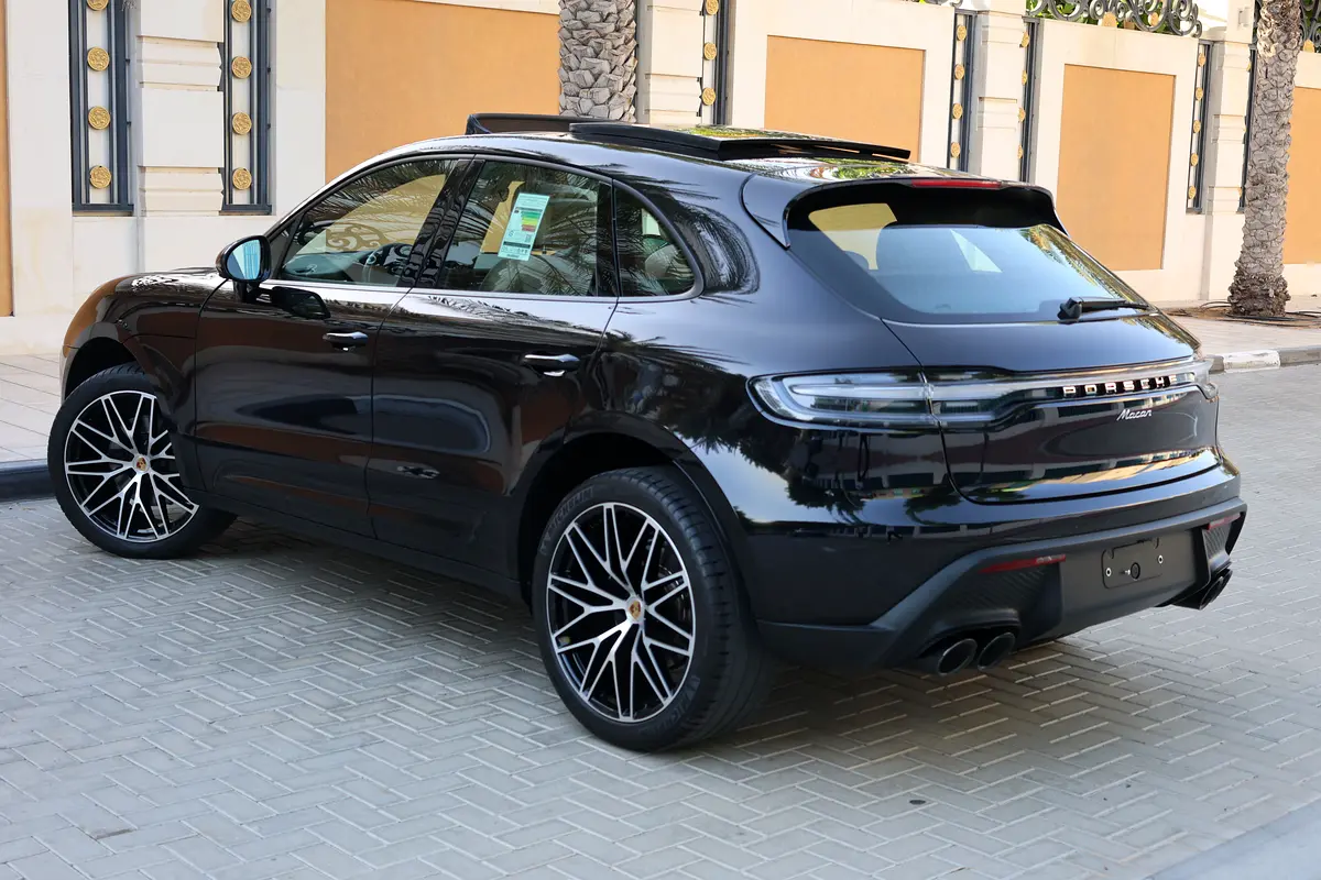 2024 Porsche Macan-46000KM - GCC Specs -UNDER WARRANTY  SERVICE- Brand New - Thumbnail 4
