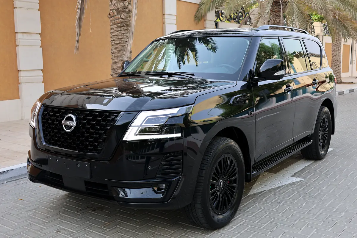 NISSAN Patrol-2024-LE PLATINUM-BLACK EDITION-33000KM-UNDER WARRANTY-GCC SPECS - Thumbnail 5
