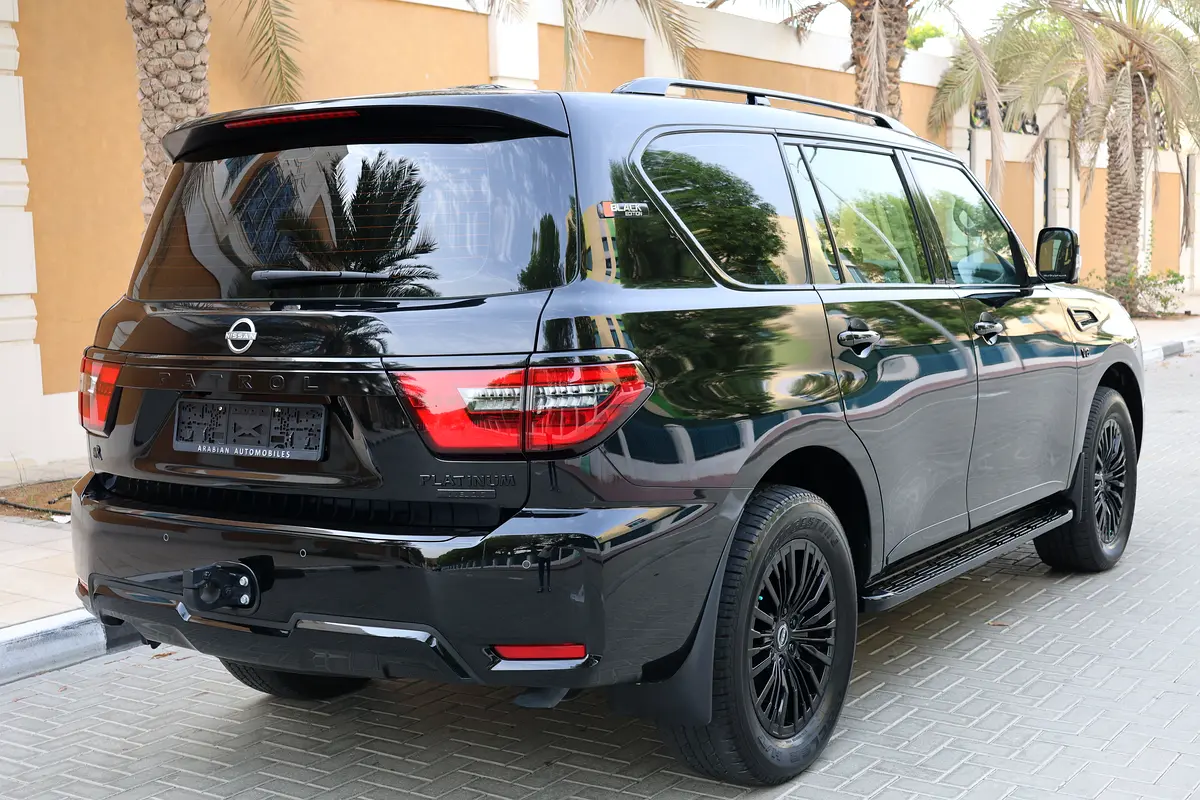NISSAN Patrol-2024-LE PLATINUM-BLACK EDITION-33000KM-UNDER WARRANTY-GCC SPECS - Thumbnail 7